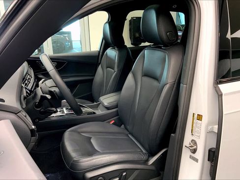 Used 2019 Audi Q7 3.0T Premium Plus w/ Premium Plus Package AWD/4WD image 8