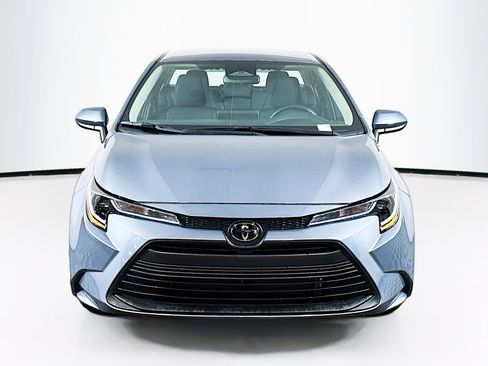 Used 2026 Toyota Corolla LE image 2