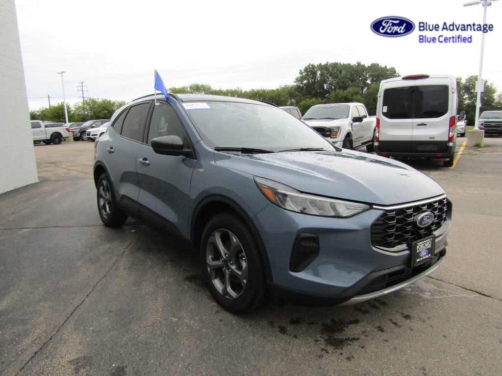 Certified 2025 Ford Escape ST-Line w/ Tech Pack #1 AWD/4WD image 17