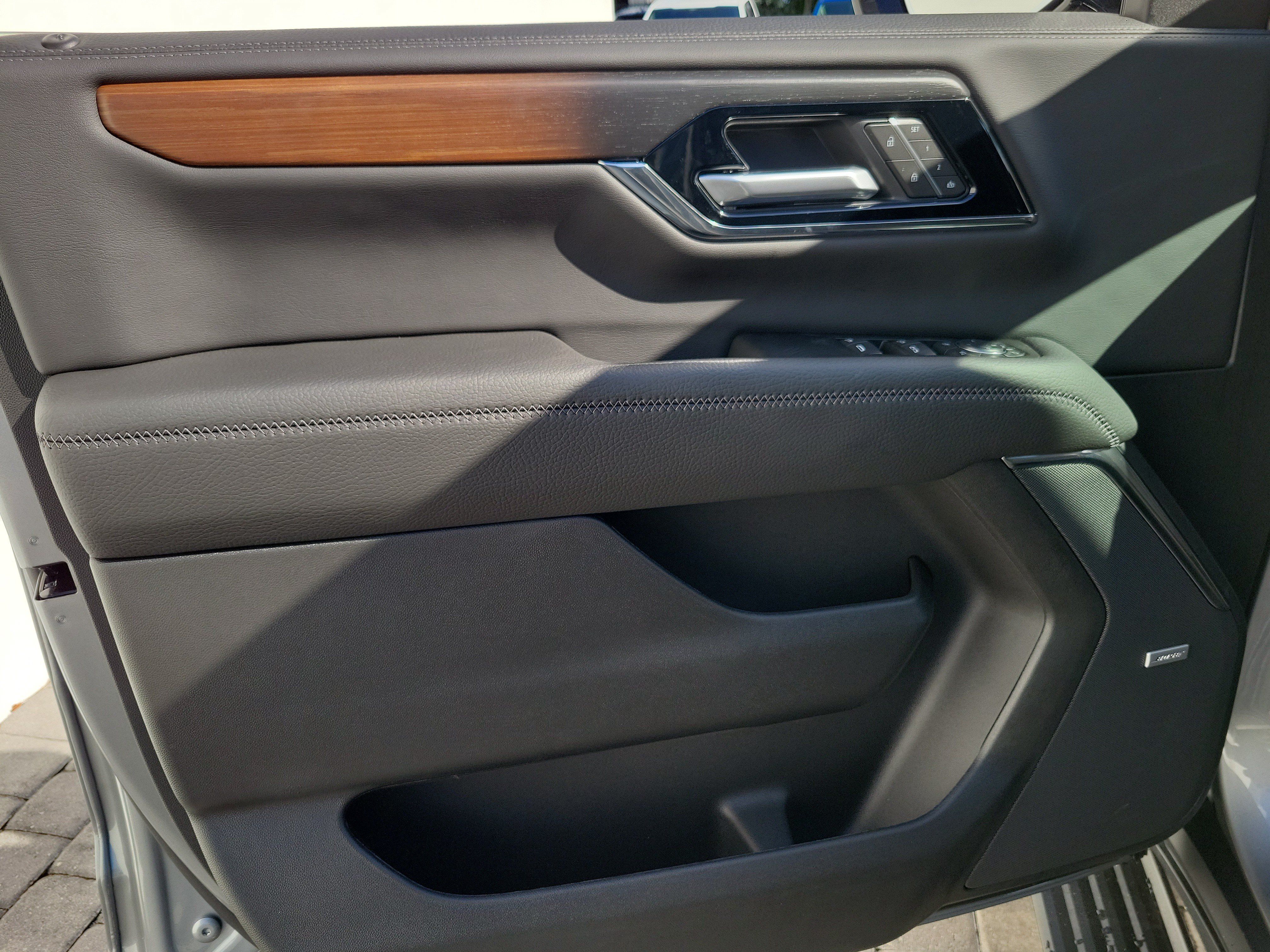 New 2026 GMC Yukon Denali w/ Sun & Power Step Package AWD/4WD image 19