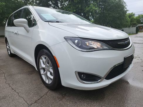 Used 2019 Chrysler Pacifica Touring Plus w/ Tire & Wheel Group image 1