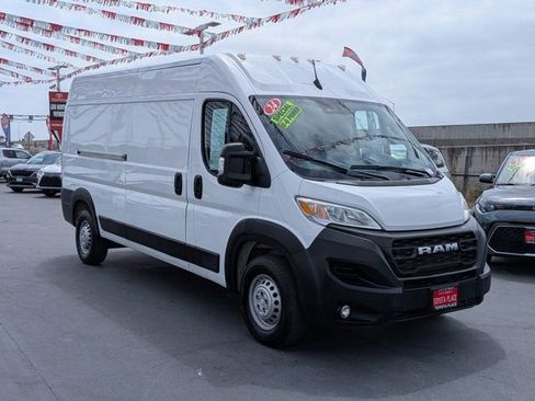 Used 2024 RAM ProMaster 2500 w/ Convenience Group FWD image 3