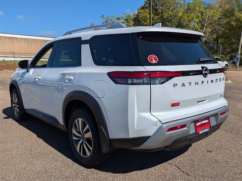 New 2025 Nissan Pathfinder SL image 5