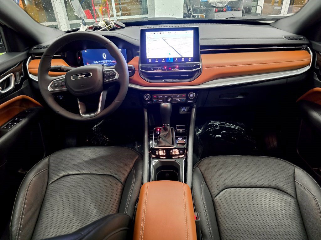Used 2025 Jeep Compass Limited w/ Elite Group AWD/4WD image 33