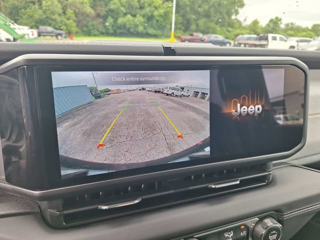 Used 2025 Jeep Wrangler Unlimited Sahara AWD/4WD image 54