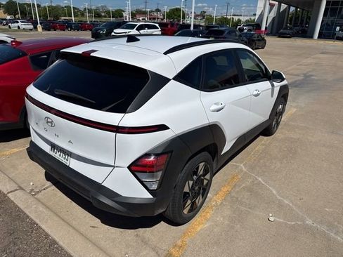 Used 2025 Hyundai Kona SEL image 8