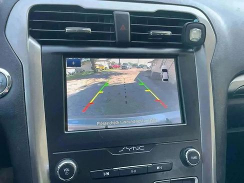 Used 2020 Ford Fusion SEL FWD image 11