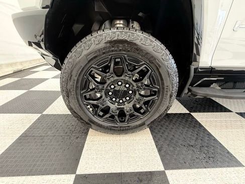 Used 2024 GMC Hummer EV 2X AWD/4WD image 11