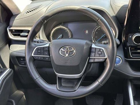 Used 2022 Toyota Highlander XLE AWD/4WD image 19