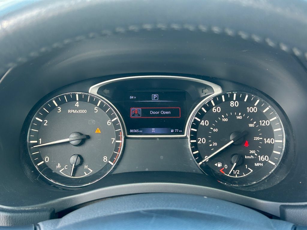 Used 2018 Nissan Pathfinder SV FWD image 21