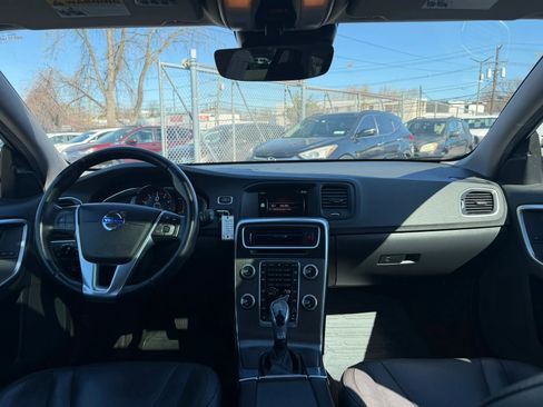 Used 2016 Volvo V60 T5 Cross Country w/ Protection Package image 16