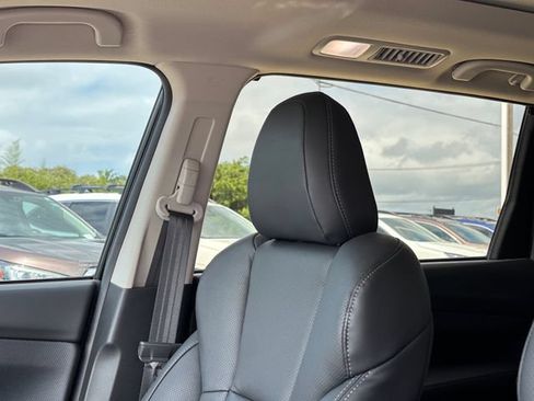 Certified 2025 Subaru Ascent Touring AWD/4WD image 15