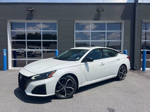 Used 2024 Nissan Altima 2.5 SR w/ SR Premium Package FWD image 1