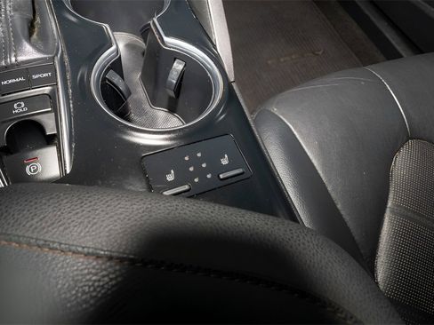 Used 2018 Toyota Camry XLE image 11