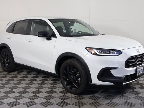 Used 2024 Honda HR-V Sport image 3
