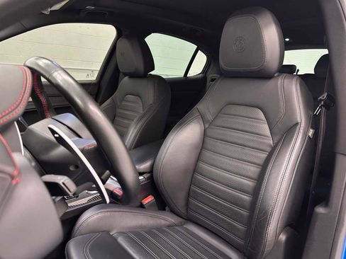 Used 2023 Alfa Romeo Stelvio Estrema image 13