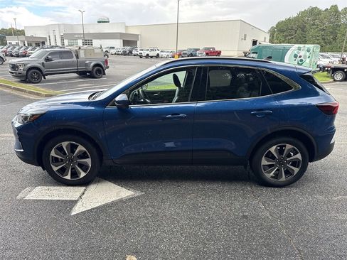 Used 2023 Ford Escape Platinum w/ Class II Trailer Tow Package image 4