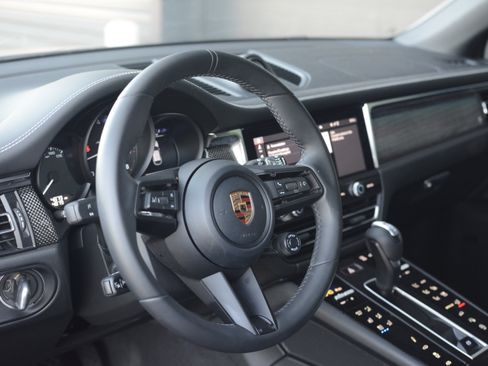 Certified 2026 Porsche Macan Turbo AWD/4WD image 4