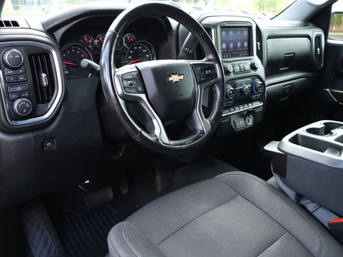 Used 2021 Chevrolet Silverado 1500 LT image 2
