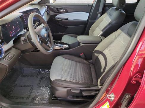 Used 2025 Chevrolet Trax LT image 15