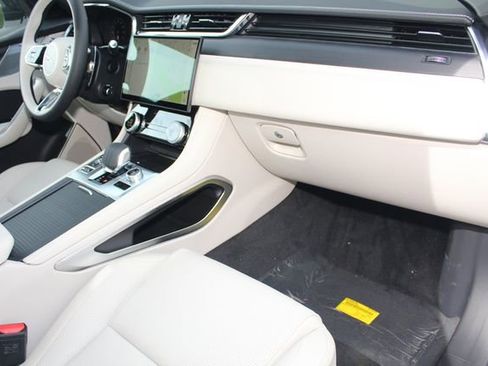 New 2026 Jaguar F-PACE R-Dynamic S image 24