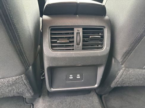 Used 2025 Nissan Rogue SV FWD image 24