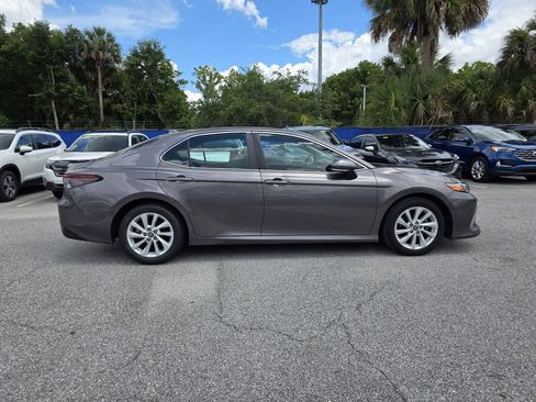 Used 2022 Toyota Camry LE w/ Convenience Package FWD image 2