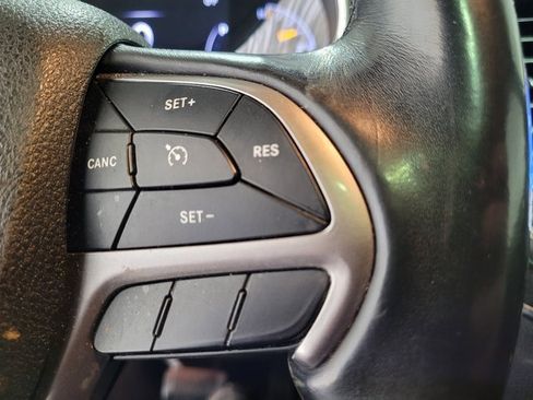 Used 2018 Jeep Grand Cherokee Limited image 38