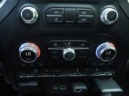 Used 2022 GMC Sierra 2500 AT4 w/ AT4 Preferred Package AWD/4WD image 23