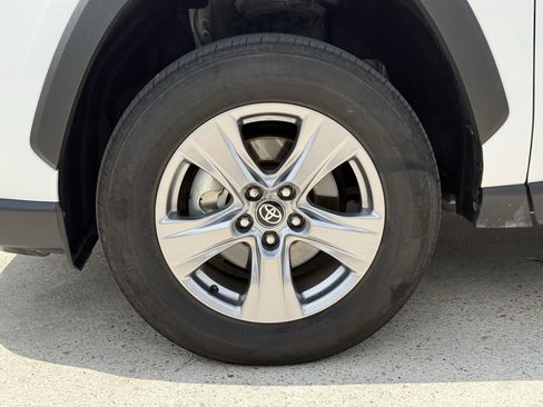 Used 2025 Toyota RAV4 XLE FWD image 12
