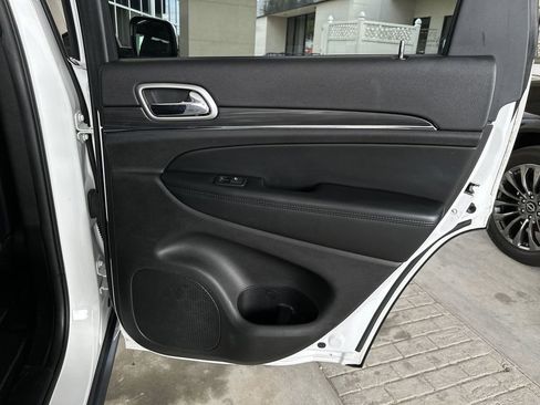 Used 2019 Jeep Grand Cherokee Limited w/ Luxury Group II image 31