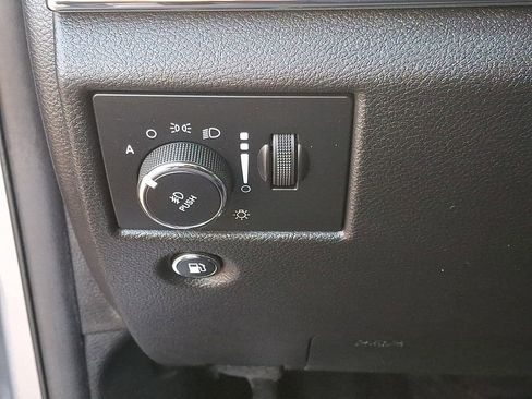 Used 2017 Jeep Grand Cherokee Overland image 25