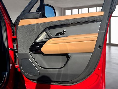 Used 2025 Land Rover Range Rover Sport SE image 19