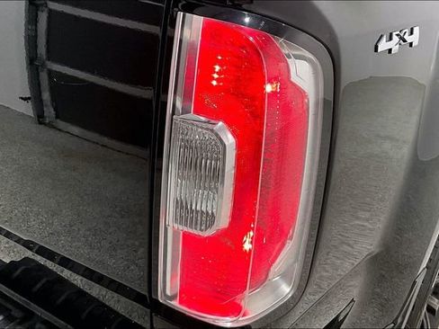 Used 2022 GMC Canyon Elevation image 25