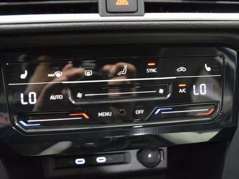 New 2025 Volkswagen Taos SE image 13