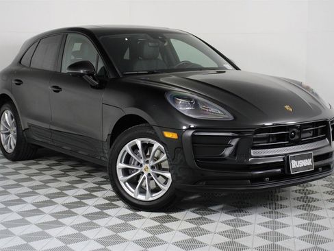 Used 2025 Porsche Macan image 9