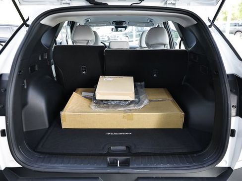 Certified 2025 Hyundai Tucson SE FWD image 28