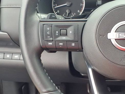 Used 2025 Nissan Pathfinder SL AWD/4WD image 18