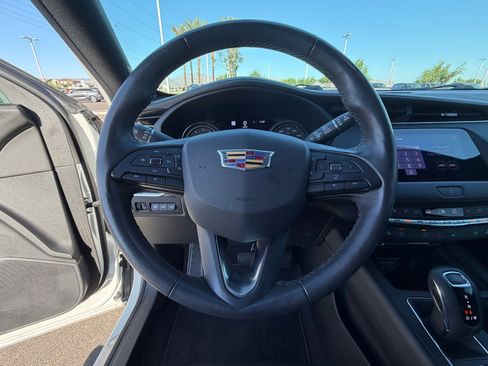 Used 2019 Cadillac XT4 Premium Luxury FWD image 22