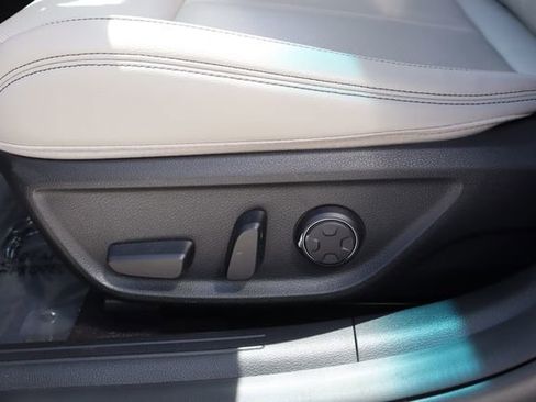 Used 2023 Genesis G70 2.0T image 12