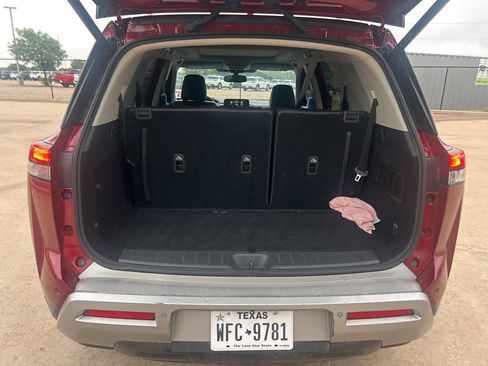 Certified 2022 Nissan Pathfinder SL w/ SL Premium Package FWD image 11