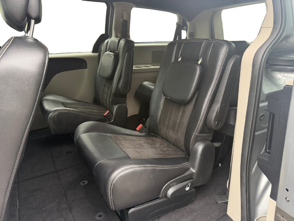 Used 2019 Dodge Grand Caravan SXT FWD image 13