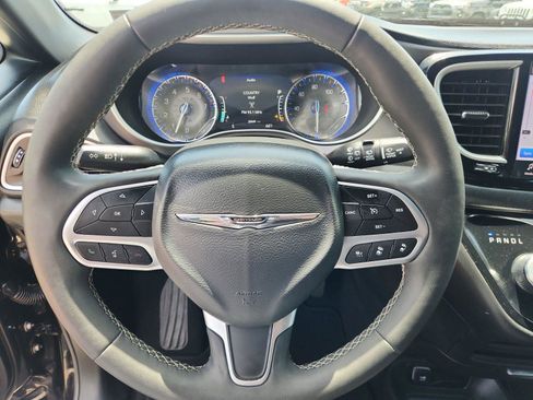 Used 2025 Chrysler Pacifica Select FWD image 19