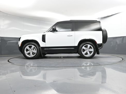 Used 2024 Land Rover Defender 90 X-Dynamic SE image 31