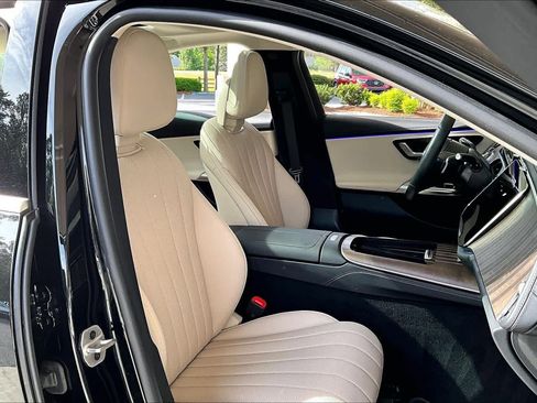 Used 2025 Mercedes-Benz E 450 4MATIC Sedan image 9