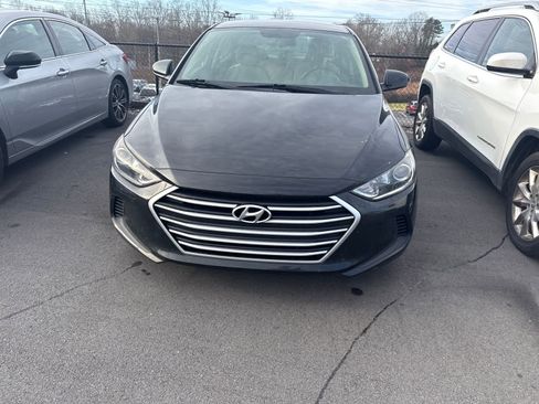 Used 2018 Hyundai Elantra SE w/ Cargo Package image 3