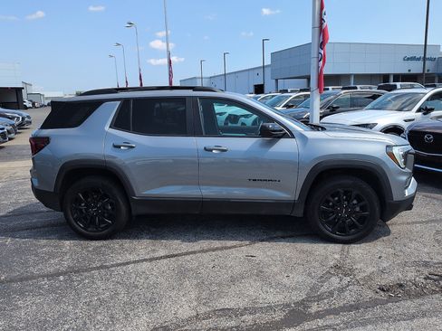 Used 2026 GMC Terrain Elevation w/ Elevation Premium Package FWD image 2
