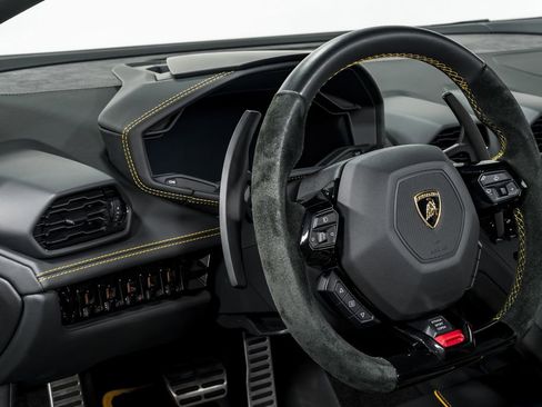 Used 2023 Lamborghini Huracan EVO image 13