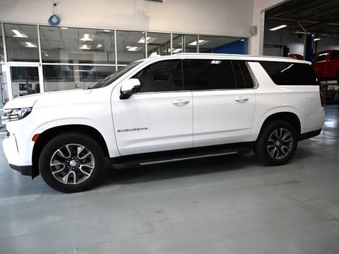 Used 2021 Chevrolet Suburban LT w/ Luxury Package AWD/4WD image 7