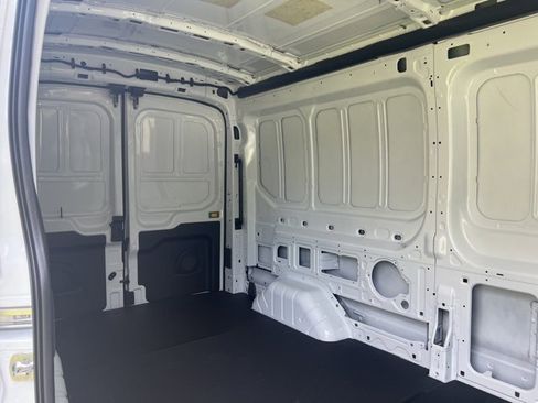 New 2023 Ford E-Transit Medium Roof image 18